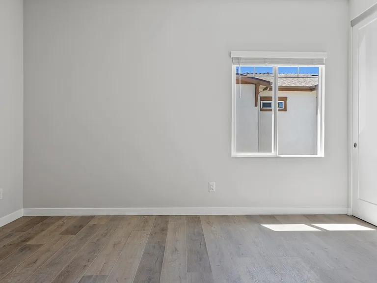 1345 Holly Ave — Photo 24