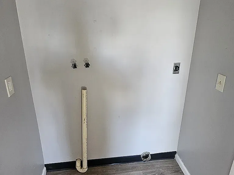 2400 Albany St #2 — Photo 8