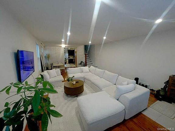 4th image of 9030 Vanderveer Street