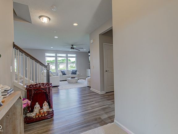3rd image of 5527 Mahogany Dr