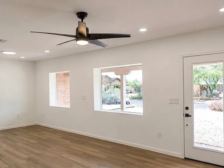 1728 E Linden St — Photo 2