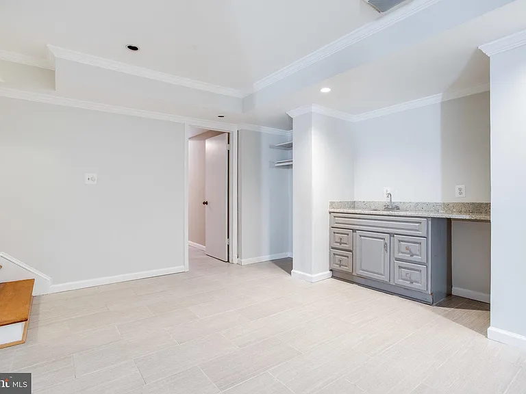 8500 Brook Rd — Photo 43