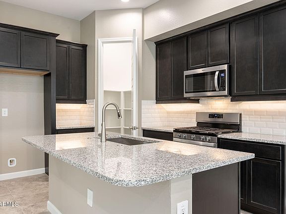 3rd image of 5061 E ANDERSON Drive