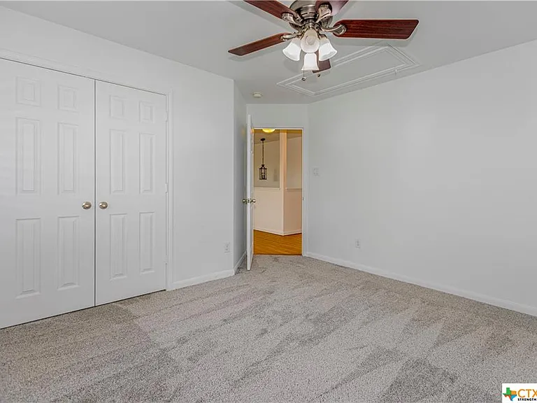 394 Pecan Mdws — Photo 19