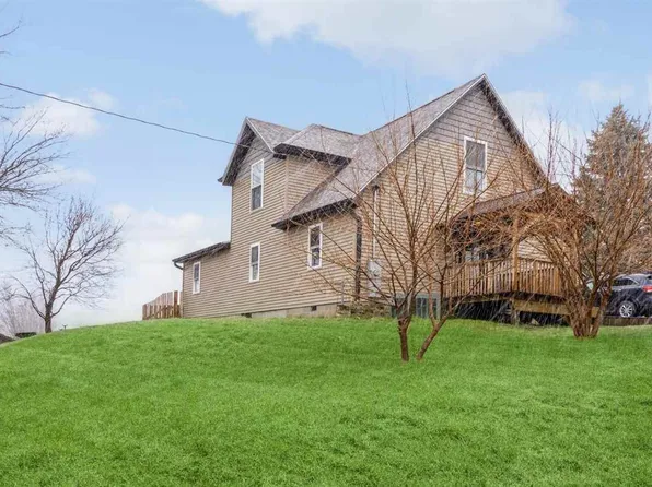 330 W State St, Oxford, IA 52322