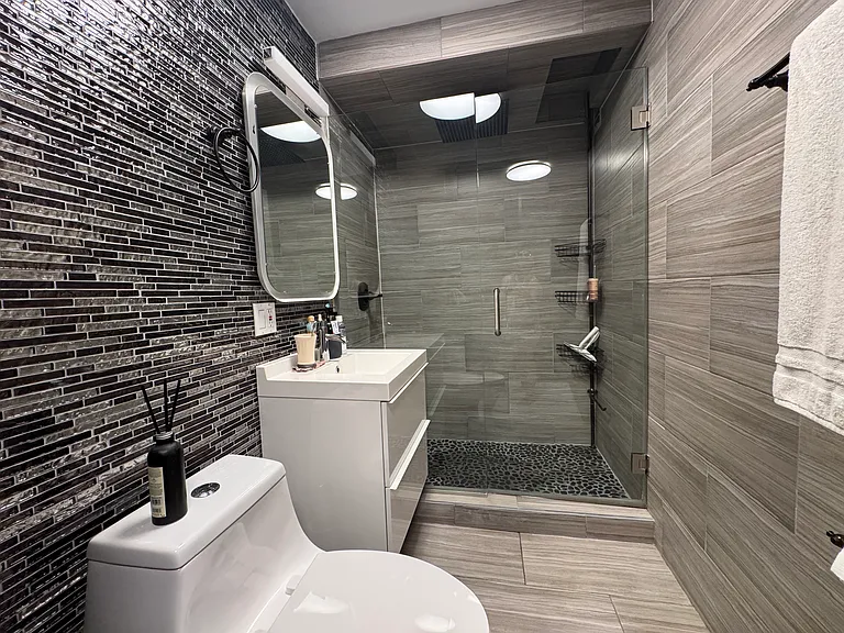 400 E Randolph St #1822 — Photo 9