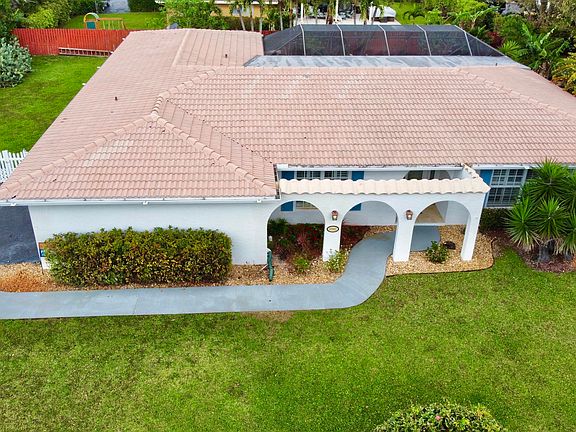 3rd image of 10901 NW 32nd Court