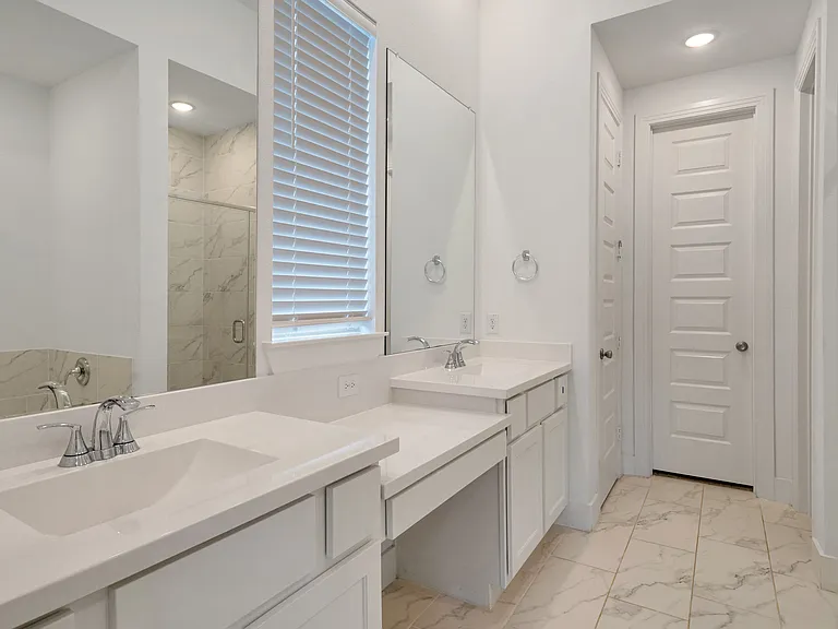 1429 Bluebonnet Ln — Photo 15