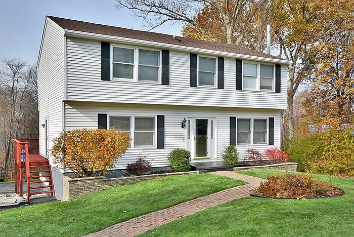 2nd image of 125 Chief Nimham Cir