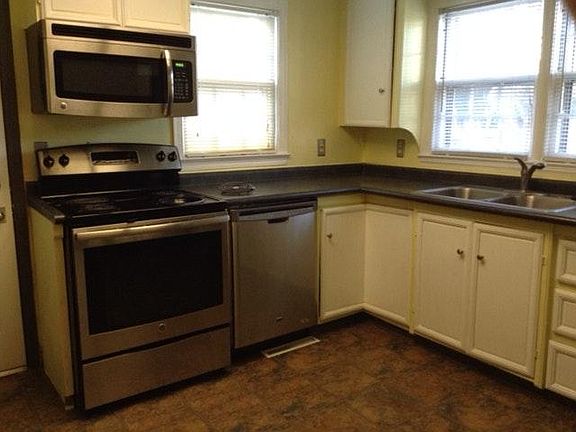 510 West Street kitchen
