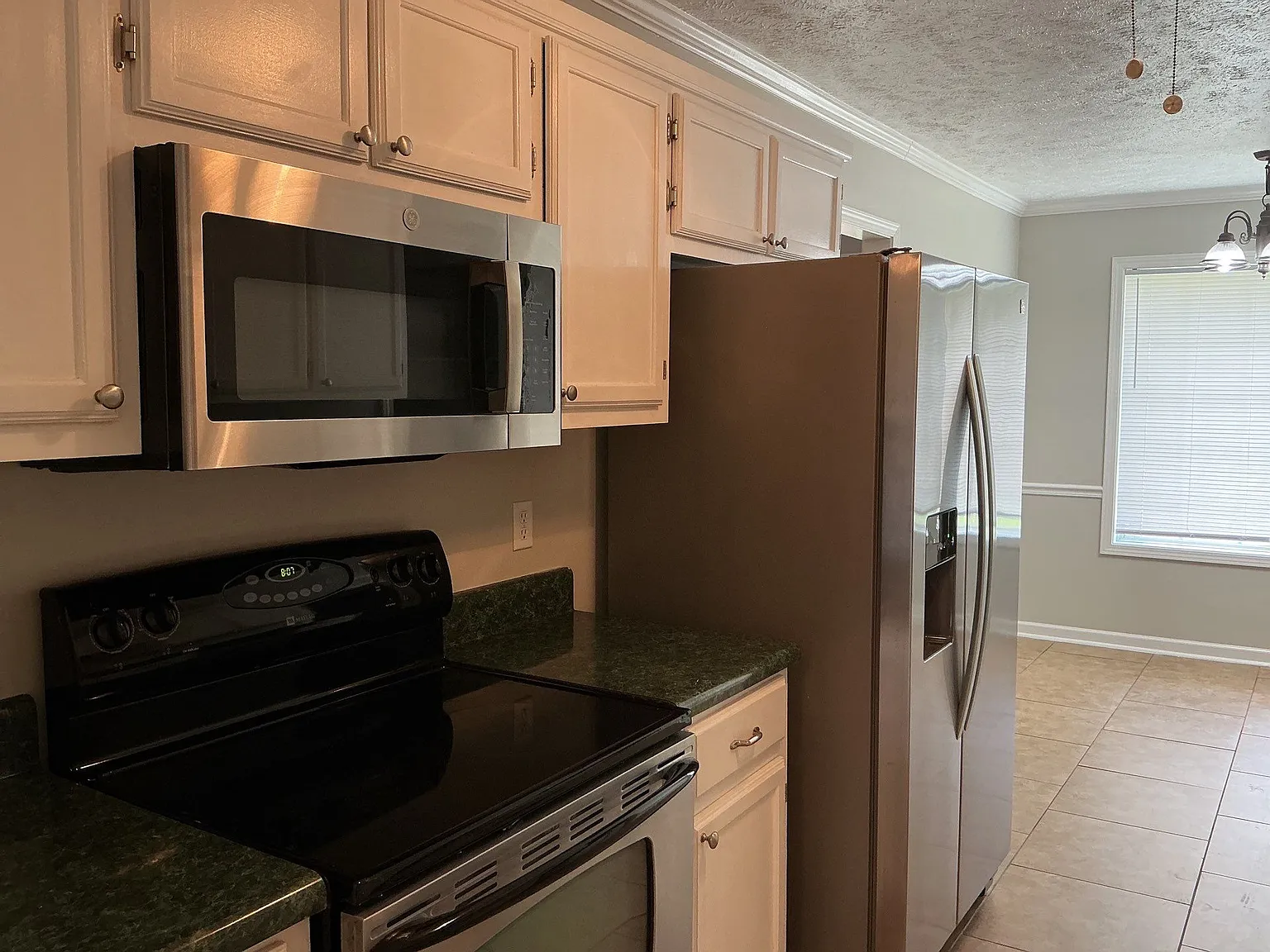 4 bed, 1721 sqft, $2,350 — Photo 2