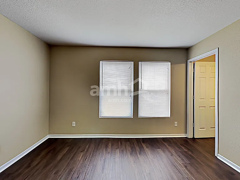 502 Bourneside Dr — Photo 12