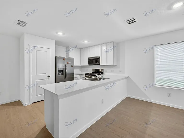 4041 Arklow St — Photo 7