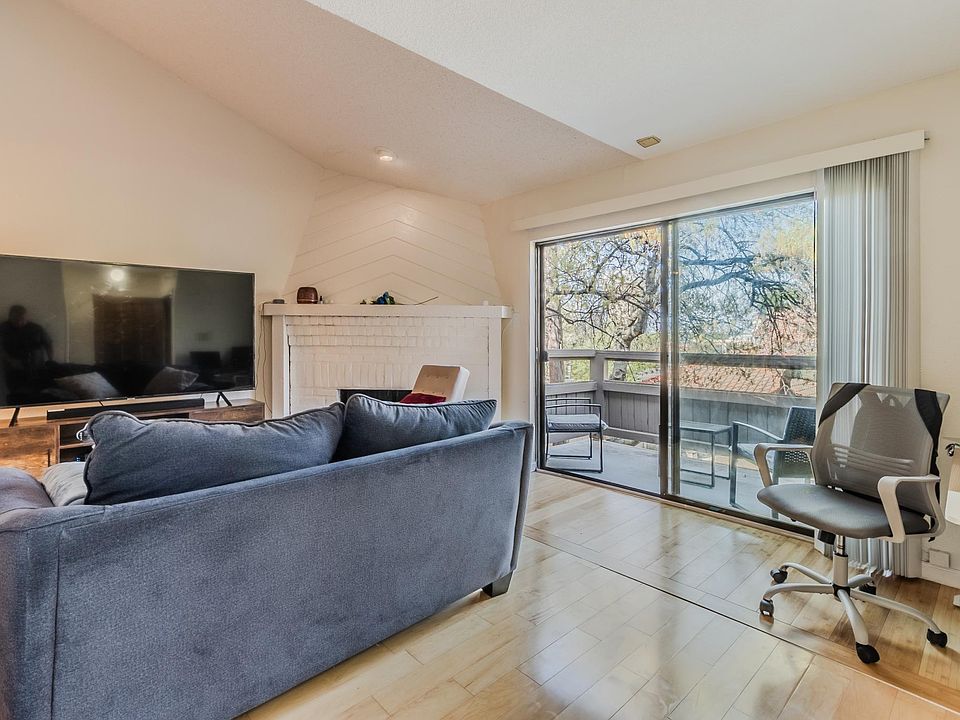 Living area with Balcony overlooking the Pool