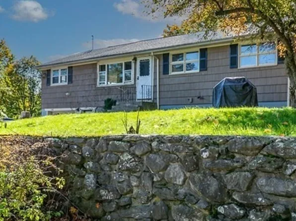 268 Sterling St, Lancaster, MA 01523