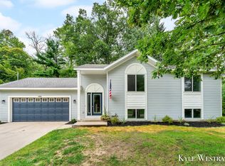 14913 Minetta Ave, Spring Lake, MI 49456