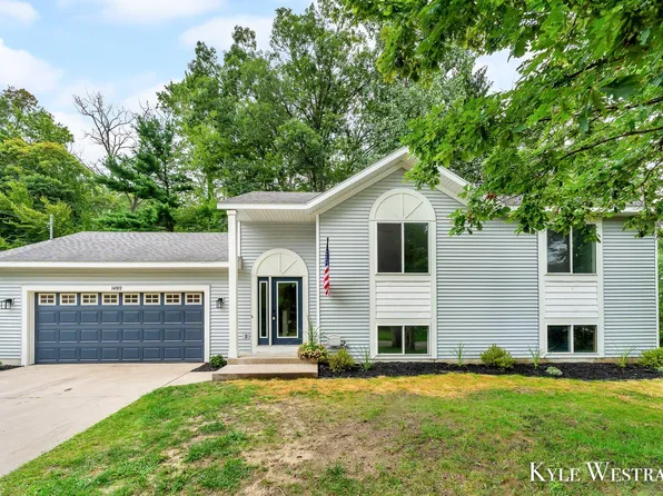 14913 Minetta Ave, Spring Lake, MI 49456