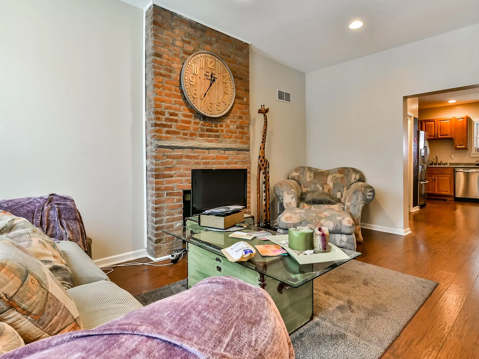3 bed, $2,325 — Photo 2