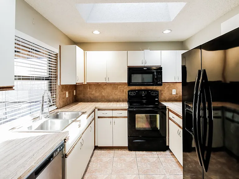 7686 NW 21st Ct — Photo 7