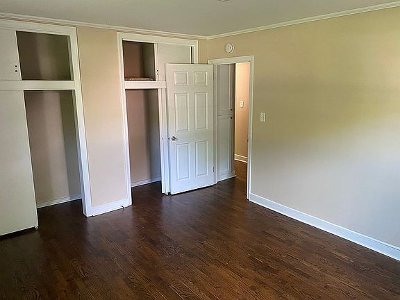 3rd image of 604 N Woodland Dr
