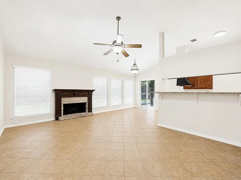 7518 Alcomita Dr — Photo 3