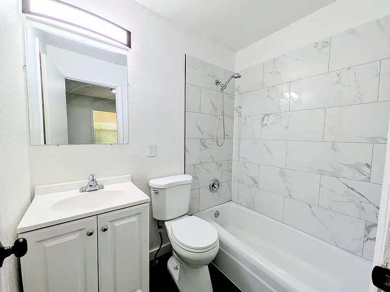 822 8th Ave #4 — Photo 6