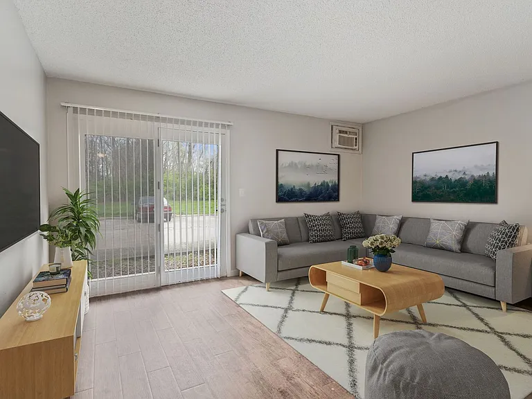 River Edge Apartments — Photo 3