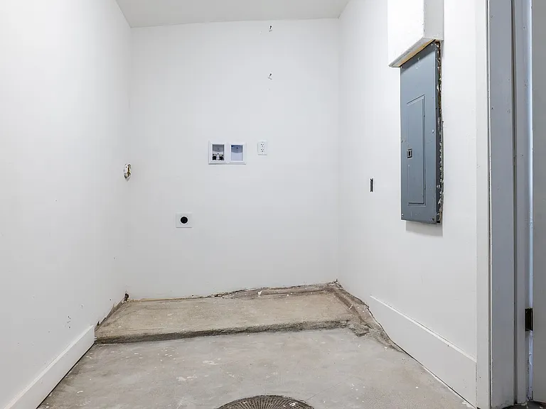 2627 Y St — Photo 15