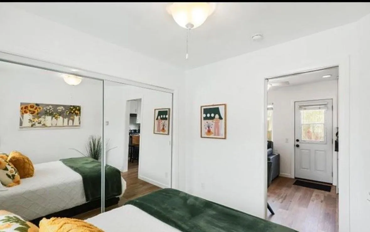 1 bed, 1.0 bath, 400 sqft, $2,400 — Photo 1