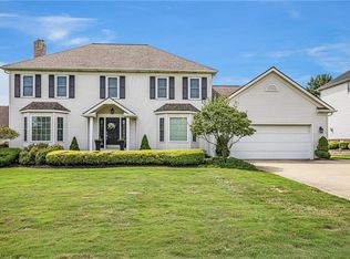 6252 N Applecross Rd, Highland Heights, OH 44143