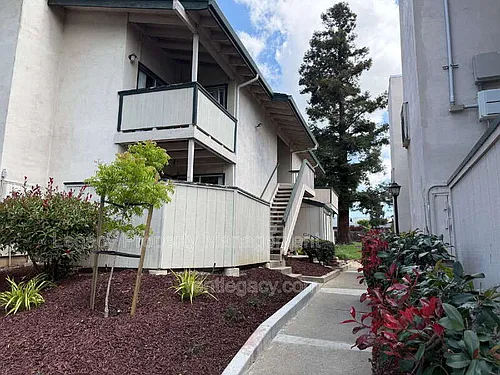 5460 Concord Blvd #B4 Photo 1