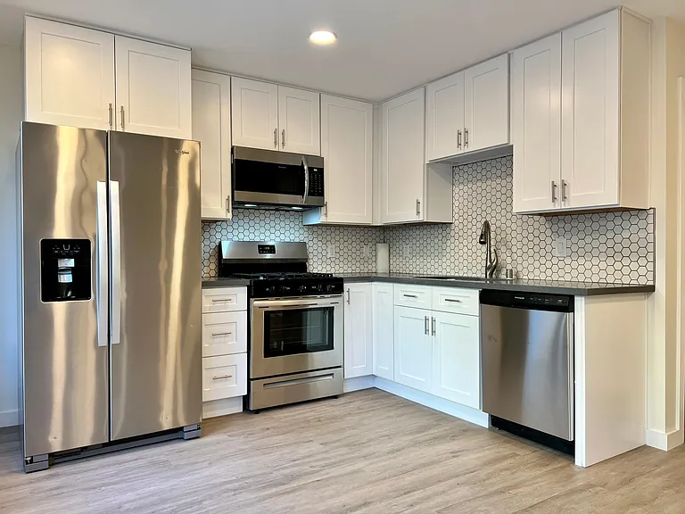 3606 Harvard Dr — Photo 2