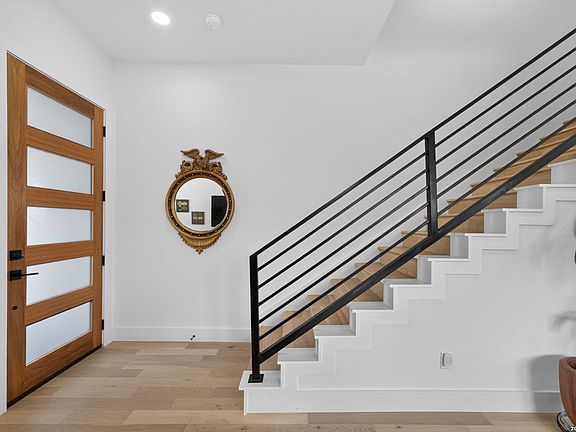 5th image of 719 Eleanor Ave #102