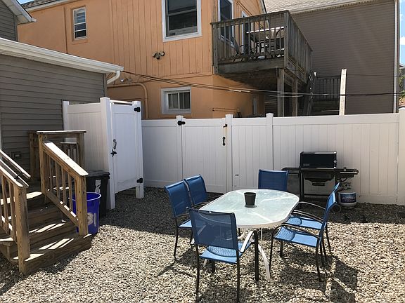 4th image of 231 1st Ave