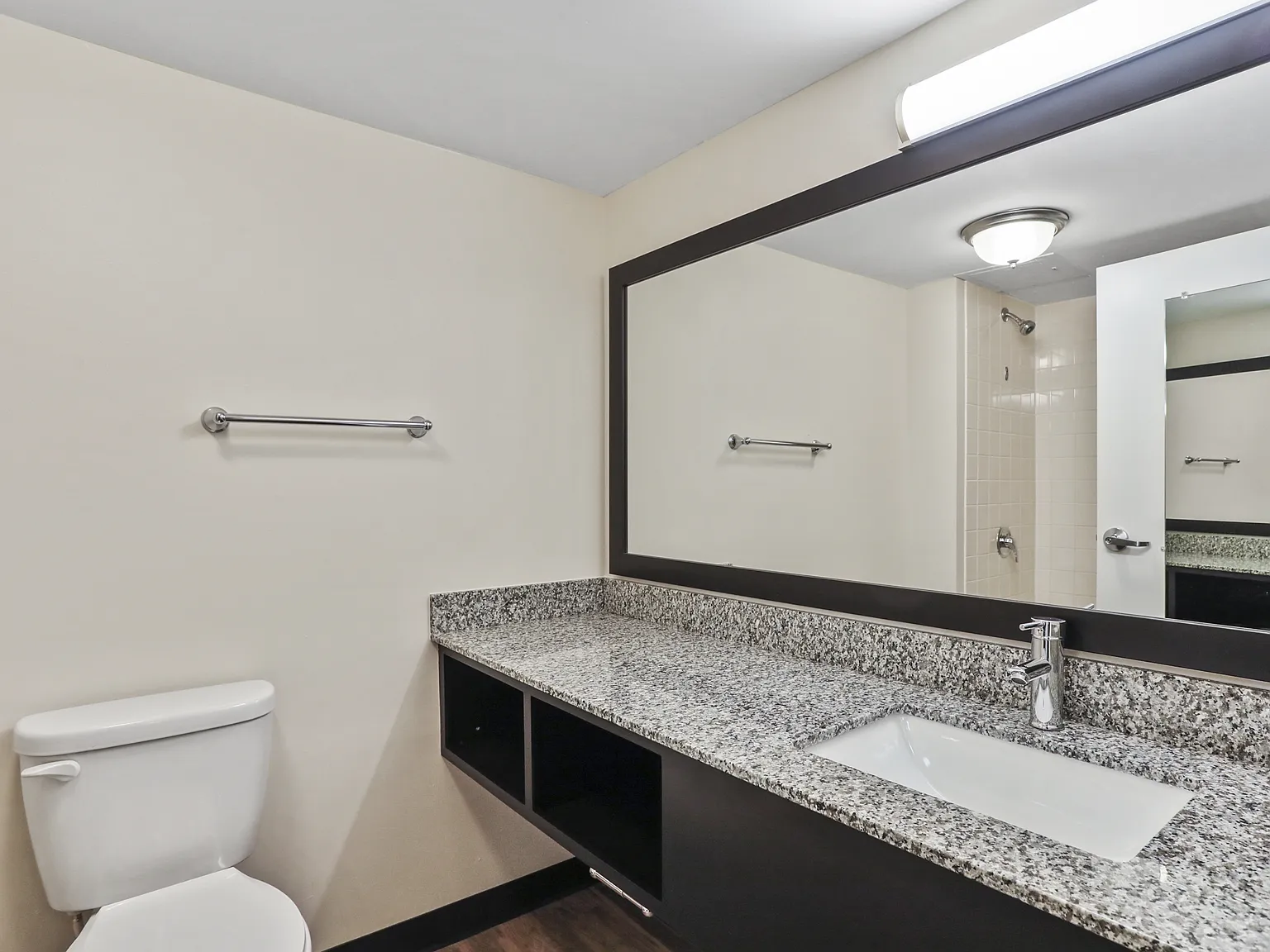 233 Lowe Drive - 413 - 413 — Photo 3