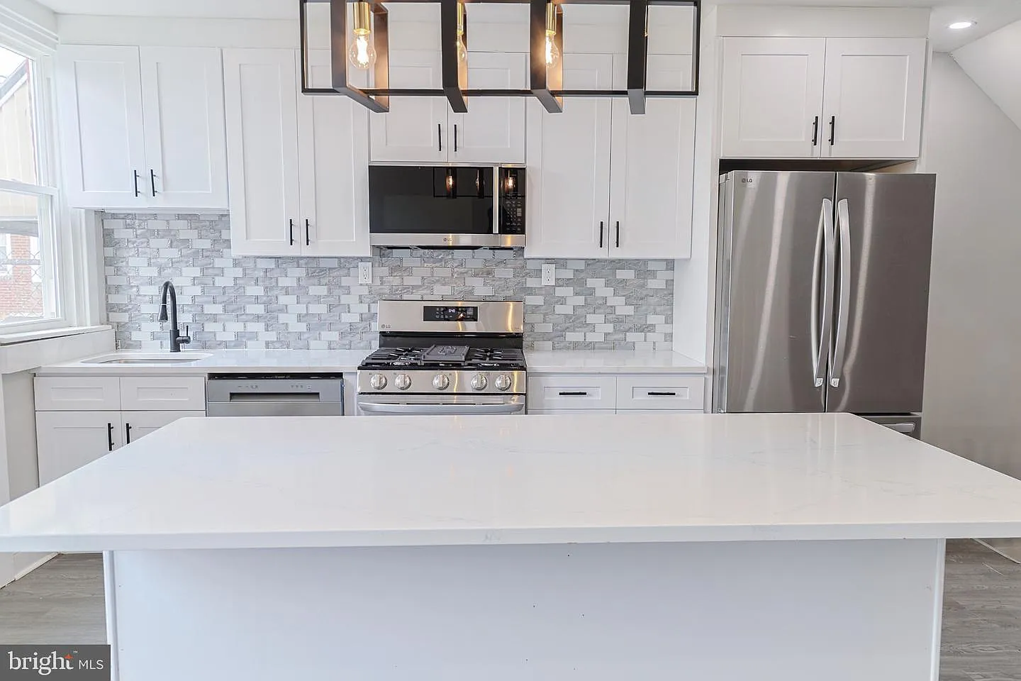 3 bed, 1152 sqft, $2,150 — Photo 4