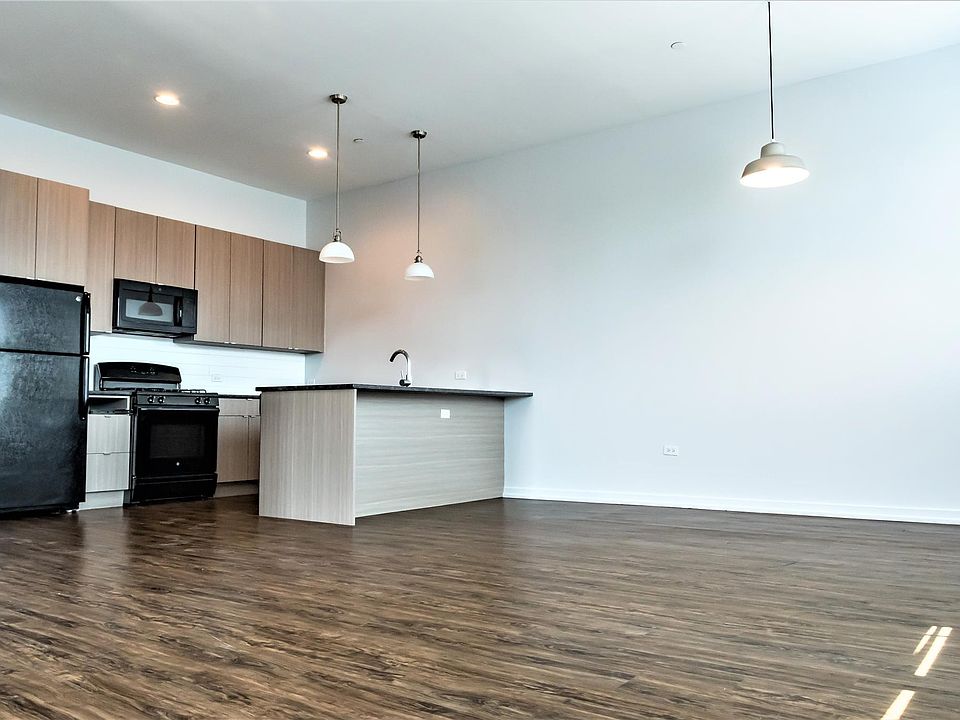 1st image of 2500 N Clybourn Ave