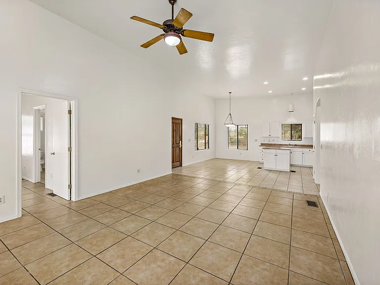 1317 N Howard Blvd — Photo 13