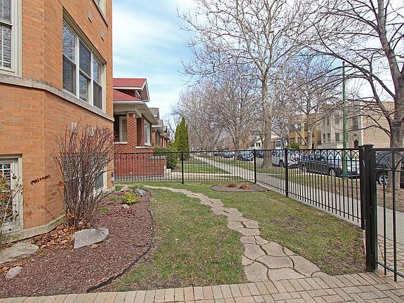 3rd image of 5330 N Sawyer Ave APT 1N