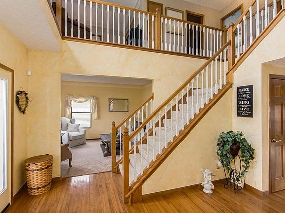 4th image of 2815 Woods Cres