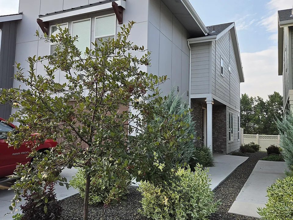 4756 W Topeka Ln