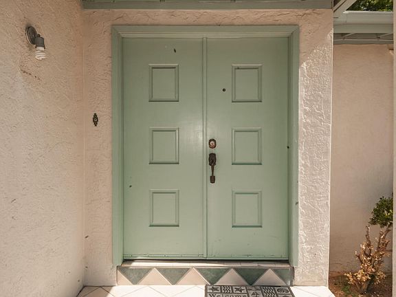 2nd image of 516 N Banff Ave