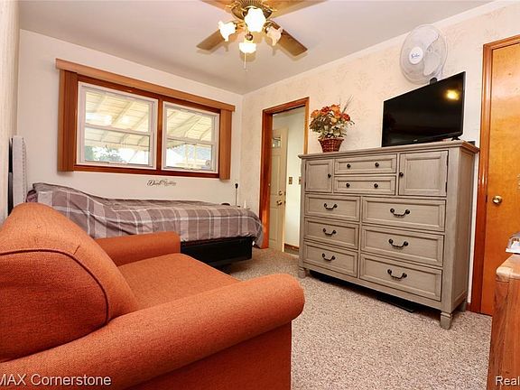 5th image of 6619 Sharon St