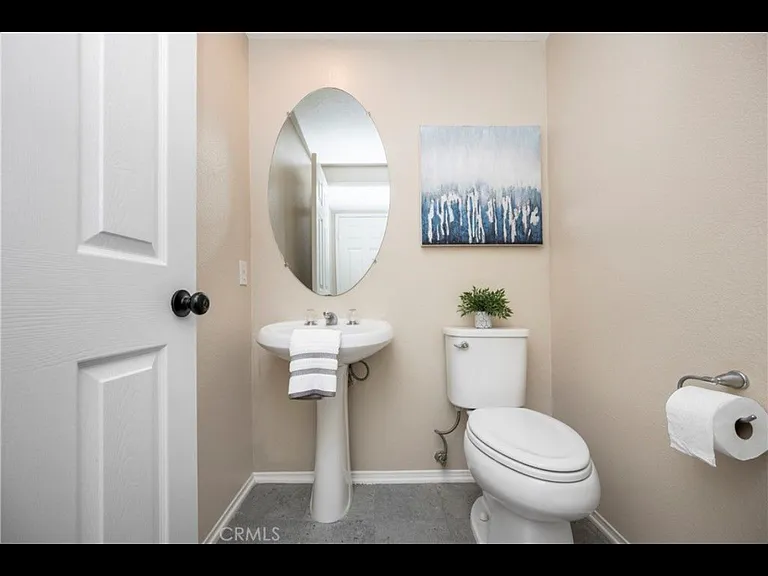 811 N Siavohn Dr — Photo 5