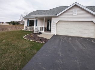 284 Oconomowoc Pkwy, Oconomowoc, WI 53066