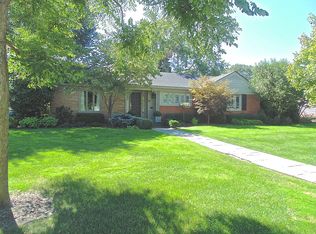 49 Lake Shore Ln, Grosse Pointe Shores, MI 48236