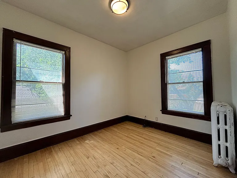 614 5th St NE — Photo 32