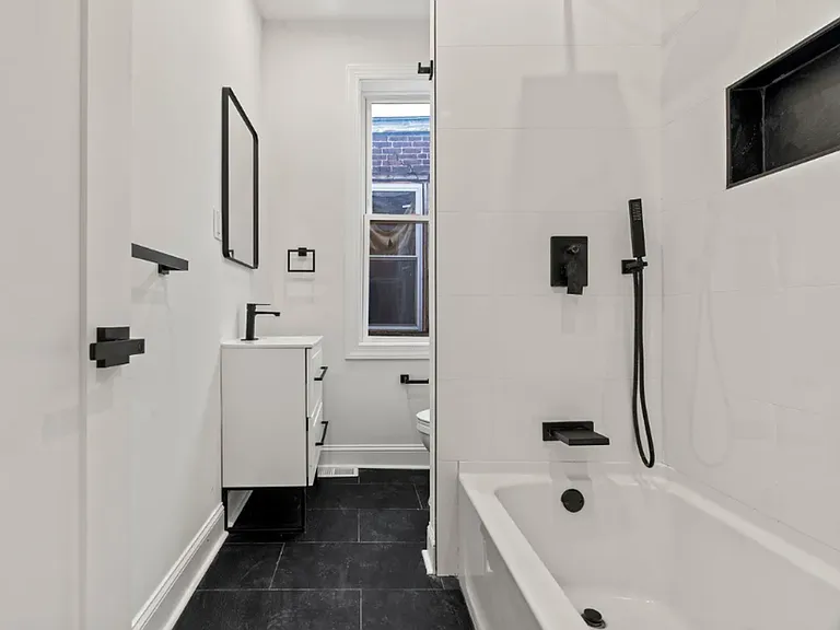 2921 W Oxford St — Photo 12