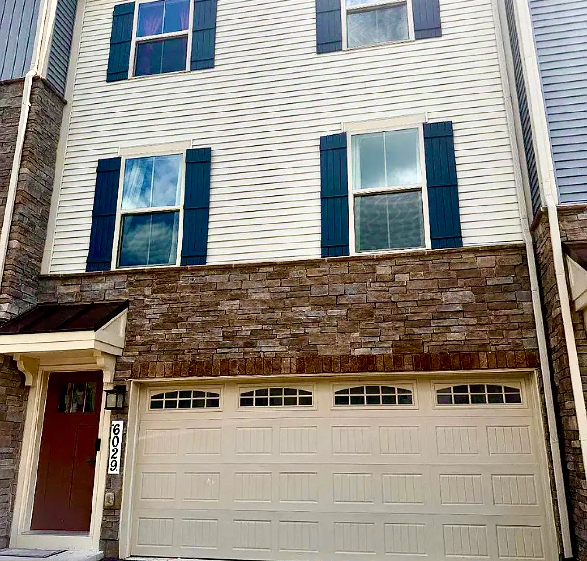 3 bed, 3.5 bath, 2412 sqft, $3,300 — Photo 1