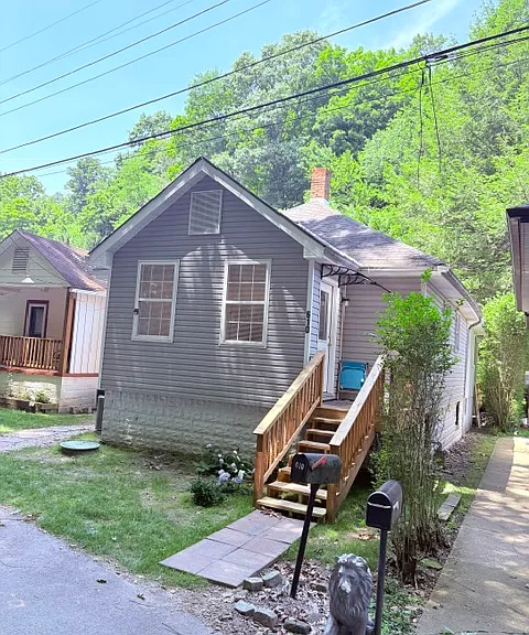 610 Thorn Hollow Rd — Photo 1